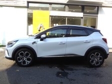 大人4人がきっちり乗れ、程よい大きさの取り回しの良いボディサイズが好評です。