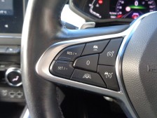 レーダーが前方車両の速度と距離を検知し距離を一定に保つアクティブクルーズコトロール。アクセルとブレーキを併用して設定車間距離を保ち、前方車両が停止した場合には車間距離を保ちながら自動停車します。