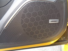 Boseサウンドシステムは4つのウーファー、4つのツイータースピーカーでハイレベルな音響効果を実現。