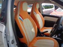 純正オプションのCABANA製シートカバーは社内を明るくしてくれます