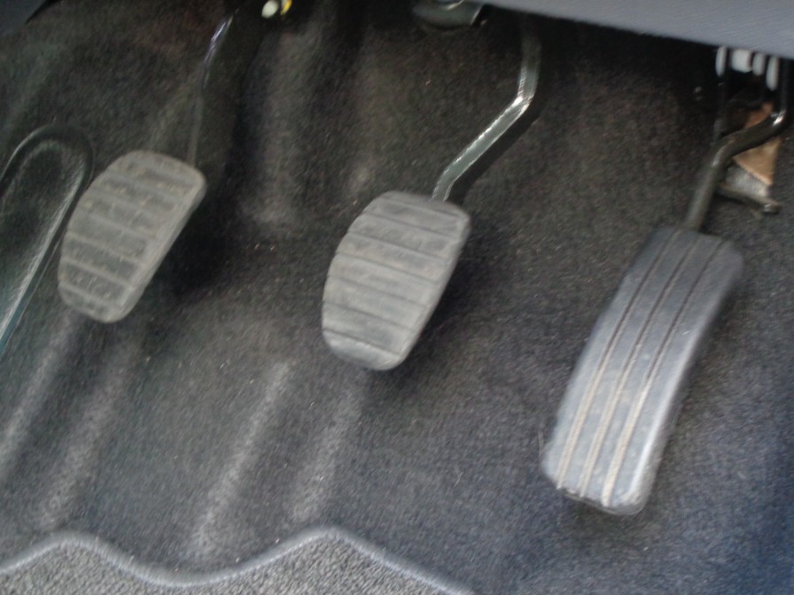 3ペダルは操る楽しさをいつでも感じることができます