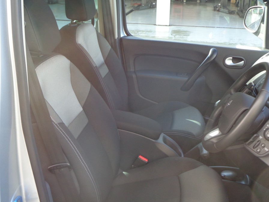 やや大柄なシートサイズとクッション容量を十分に確保したシートは長距離移動でも疲れ知らず。