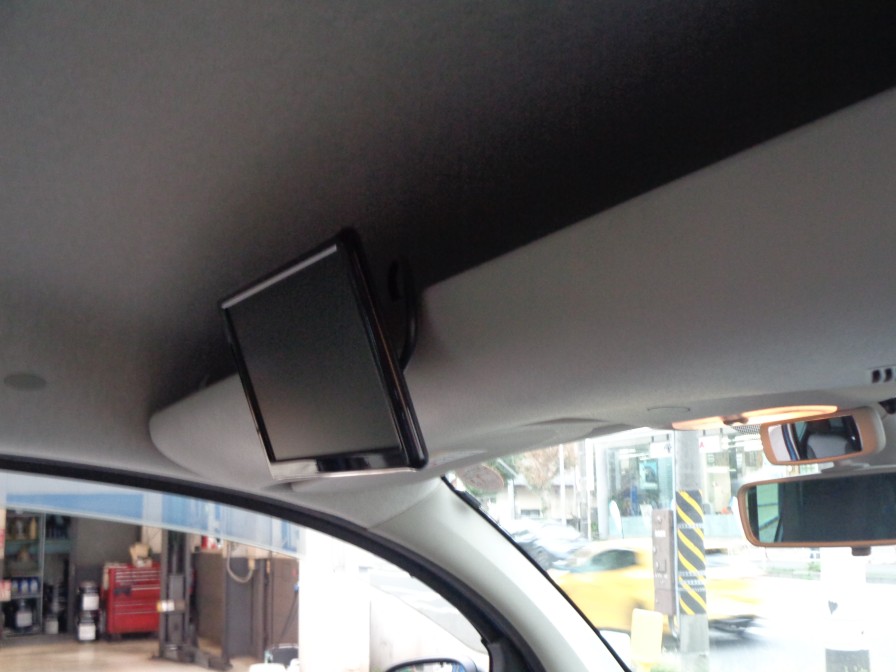 後席用モニター装着済
