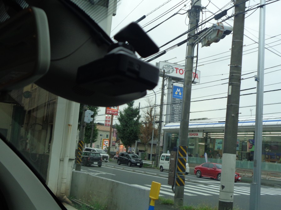 走行中に発生したアクシデントなどを、このドライブレコーダーが記録します。万が一の時の証拠資料として有効だから安心です。