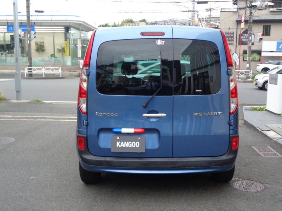 カングーはいち早くダブルバックドアを採用していました