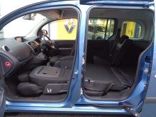 前方可倒式助手席と分割可倒式リアシートにより、荷室容量は拡大。後席を倒せば広大なフラットフロアが。