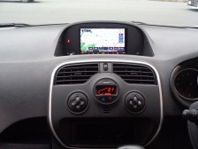 地デジチューナー内臓型、多機能メモリーナビゲーションを装備しています。