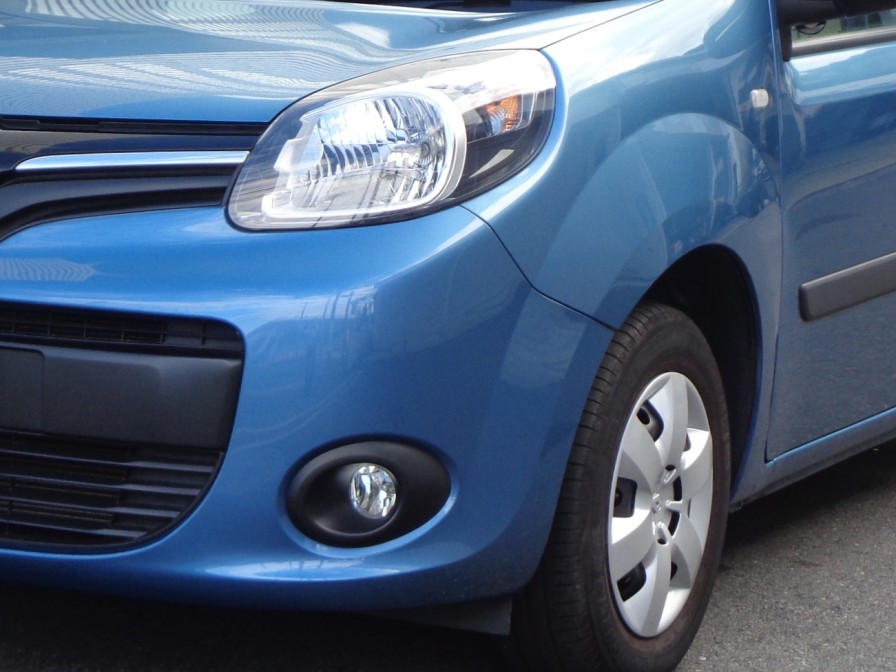 LEDヘッドライトバルブのお取付、各ランプ類のLED化もお気軽にご相談ください。