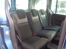 カングーの後席は快適性だけでなく、楽しさ、思い出をいっぱい積み込める空間となりました。