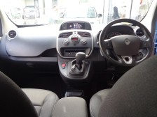 いつの時代も人間工学を積極的に取り入れてきたルノーならではのレイアウトとなっております。