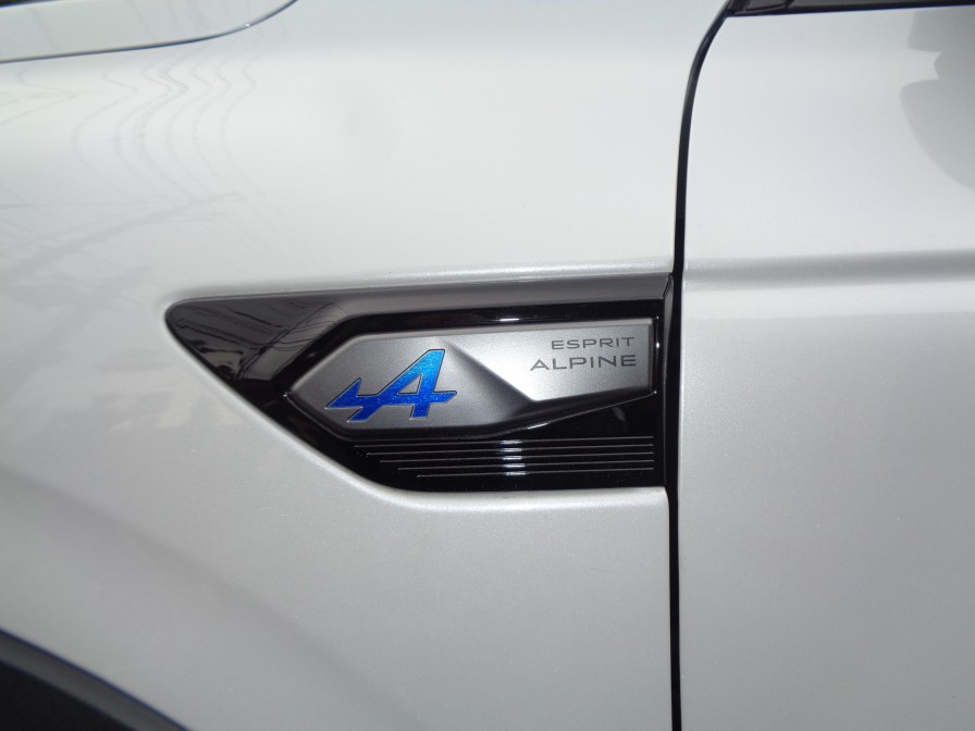 「アルピーヌ」はスポーティだけでなくエレガントも併せ持ちます