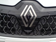 新しいCIを採用、フロントカメラも標準装備