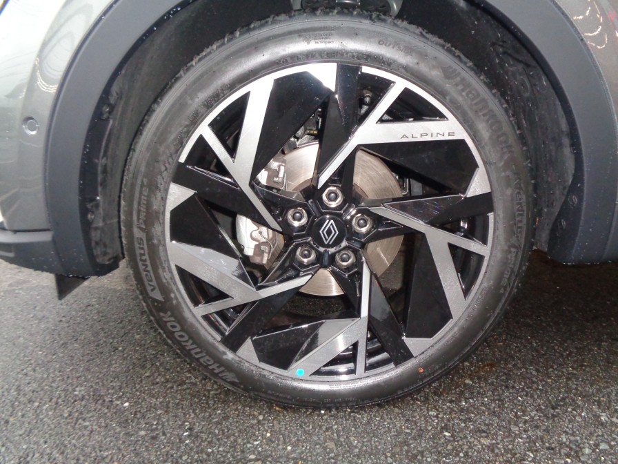 19インチでも乗り心地は損なわれずルノーらしさに溢れます