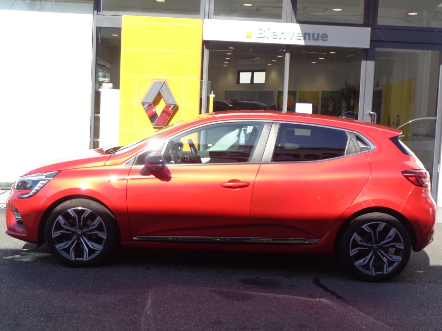 大人4人がきっちり乗れ、程よい大きさの取り回しの良いボディサイズが好評です。