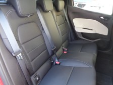 仏蘭西流おもてなし空間がここに。伝統の乗り心地の良さを十分に体感できるのが後席です。