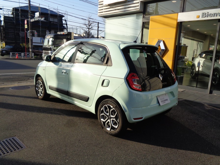 往年の名車「5」をモチーフにしたリアデザインは見るたびにワクワクさせてくれます