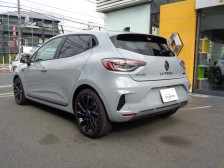 大人4人がきっちり乗れ、程よい大きさの取り回しの良いボディサイズが好評です。