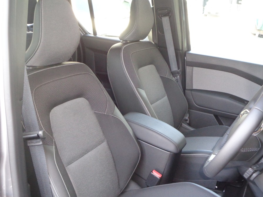 やや大柄なシートサイズとクッション容量を十分に確保したシートは長距離移動でも疲れ知らず。