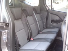 仏蘭西流おもてなし空間がここに。伝統の乗り心地の良さを十分に体感できるのが後席です。