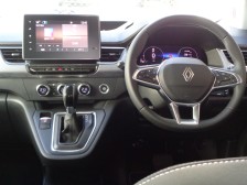 いつの時代も人間工学を積極的に取り入れてきたルノーならではのレイアウトとなっております。