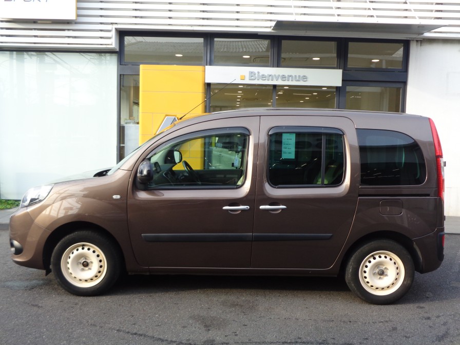 車内容積と使い勝手をとことん追求したら、この形になりました。今でもワン＆オンリーのカングーです。