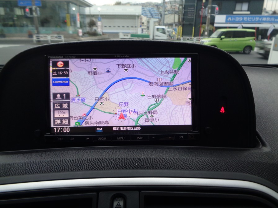 地デジチューナー内臓型、多機能メモリーナビゲーションを装備しています。