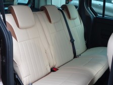 仏蘭西流おもてなし空間がここに。伝統の乗り心地の良さを十分に体感できるのが後席です。