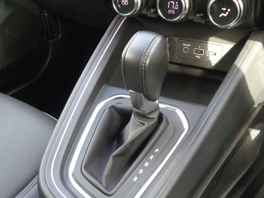 トランスミッションは、スムーズなギアチェンジ、継ぎ目のないシームレスな加速を実現。低速域では優れた柔軟性を発揮し、高効率エンジンとの組み合わせにより、燃料消費の低減にも貢献。