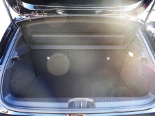 奥行き、高さともにデイリーユースでは充分なラゲッジスペース。