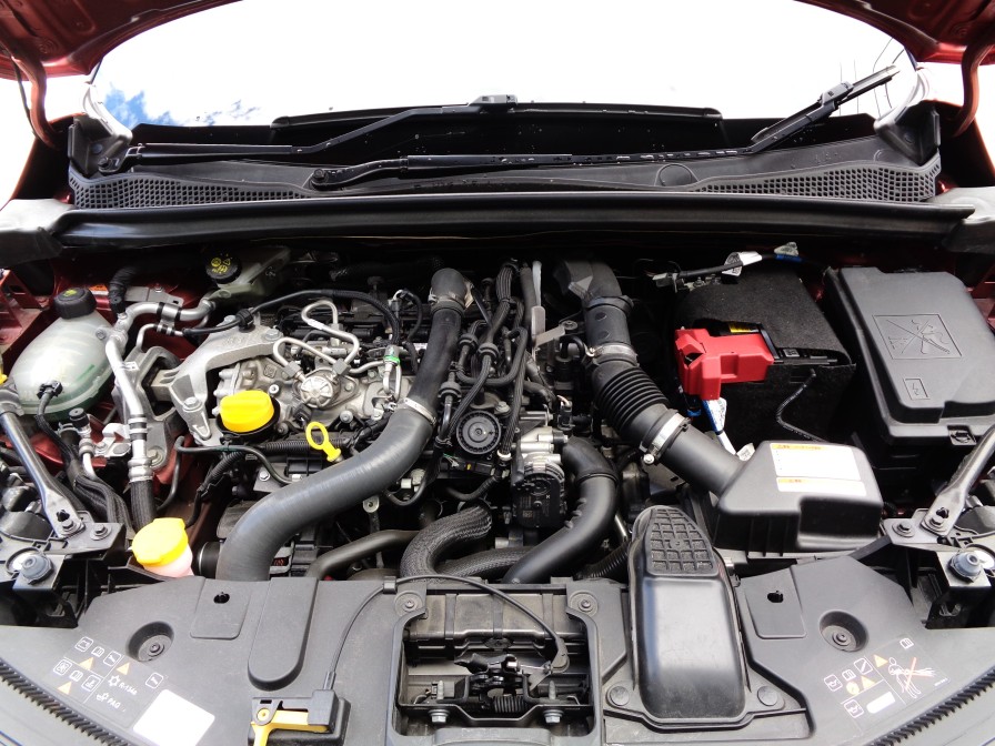 1.3L ４気筒ターボエンジンは1,600rpmから最大トルクを生み出し、市街地から高速道路まであらゆるシーンでドライビングプレジャーと余裕のある走りを提供。