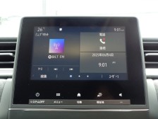タッチスクリーンは指先で簡単操作。更にプロファイル機能を備えユーザー設定することで、写真や言語、メーターパネルなどをカスタマイズ。そしてスマフォ画面を表示できるミラーリング機能も装備。