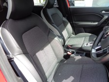 車両感覚をつかみやすいアップライトな着座位置です