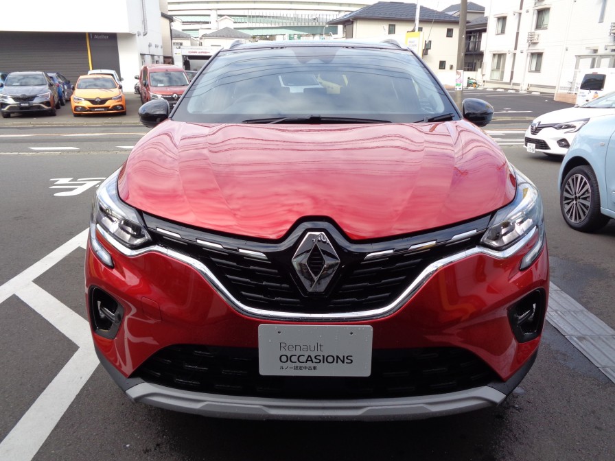 対向車や前方車両を感知した場合は、ハイビームとロービームを自動で切り替えて、最適な前方視界を確保。他車を眩惑することなく夜間走行の安全性を高めます