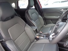 車両感覚をつかみやすいアップライトな着座位置です