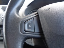 高速道路などで定速走行する際、アクセル操作から開放させてくれるクルーズコントロールを装備。安心のスピードリミッター機能も付いてます。