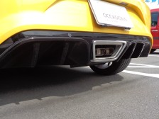リヤエンドはディフューザーとセンターマフラー1本出しで、洗練された空力特製を感じさせるレイアウト。