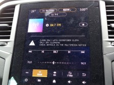 マルチファンクションタッチスクリーンは　Ａｎｄｒｏｉｄ　ＡｕｔｏとＡｐｐｌｅ　ＣａｒＰｌａｙに対応。ｇｏｏｇｌｅなどのアプリによるナビゲーション等、多彩なメディアをお愉しみいただけます。